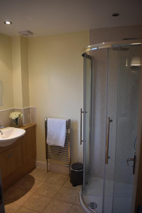 Kelpies Serviced Apartments Kavanagh- 5 Bedrooms Батгэйт Экстерьер фото